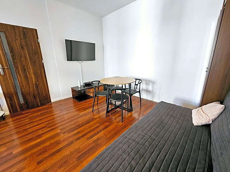 Rooms Green Rydygiera 17 own private room tv wifi