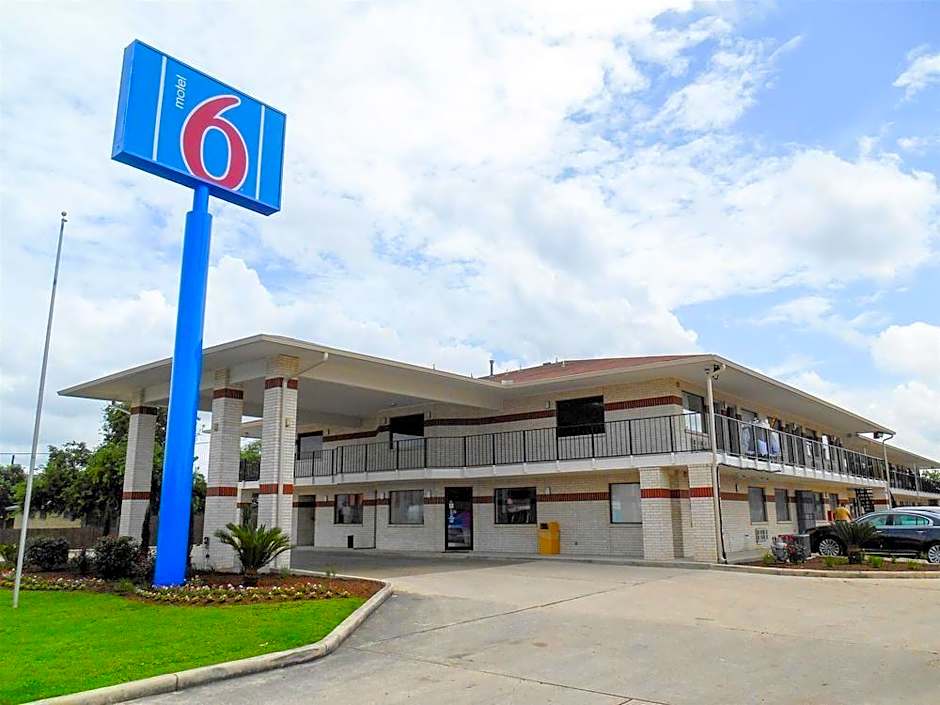 Motel 6-San Antonio, TX - South WW White Rd