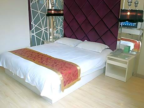 Business Queen Room