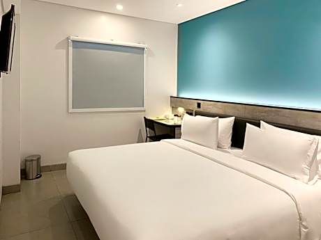 Smart Hollywood Room