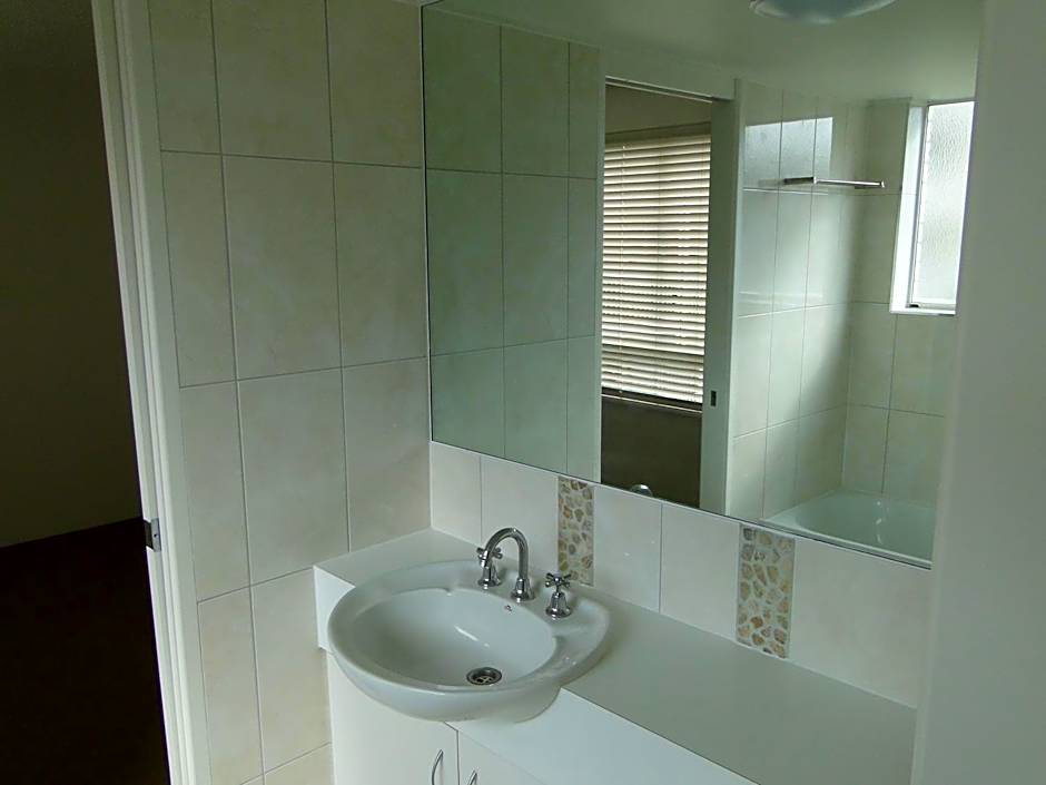 Bayviews and Harbourview Holiday Apartments