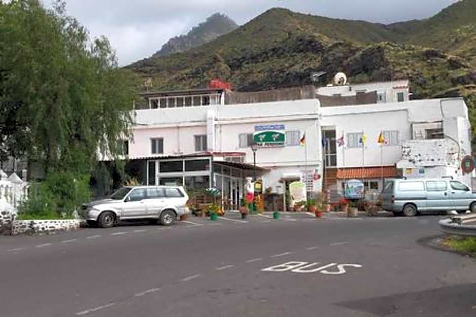 B&B and Apartments El Charco Azul