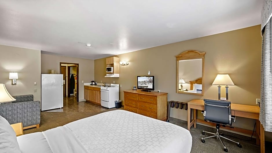 Clarion Hotel & Suites Fairbanks near Ft. Wainwright