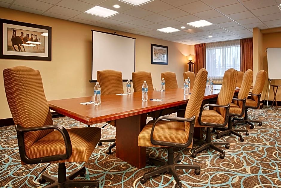 Days Inn & Suites by Wyndham Sam Houston Tollway
