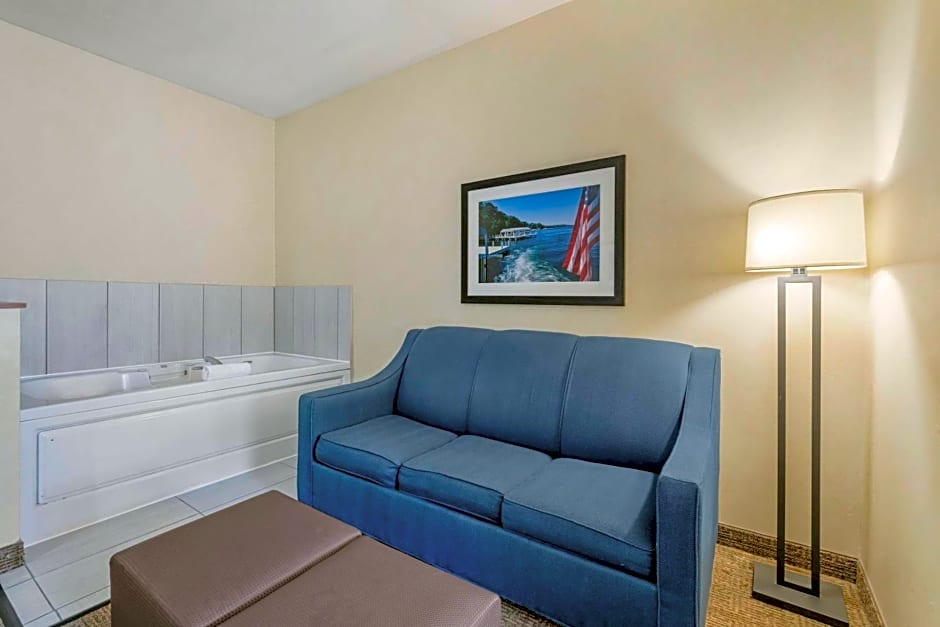 Comfort Suites Lake Geneva East