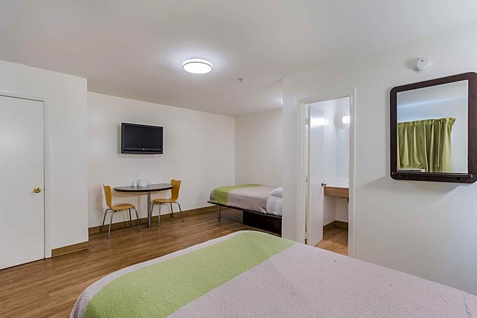 Motel 6-Jacksonville, FL - South