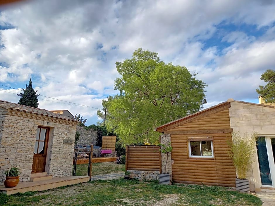 La chambre haute, et son spa extérieur de mai à septembre