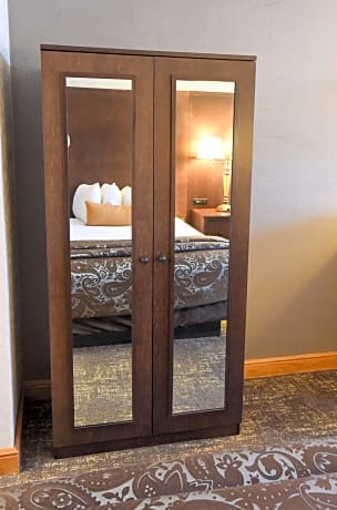 1 KING BED,NSMK,COURTYARD,JACUZZI,FULL BREAKFAST