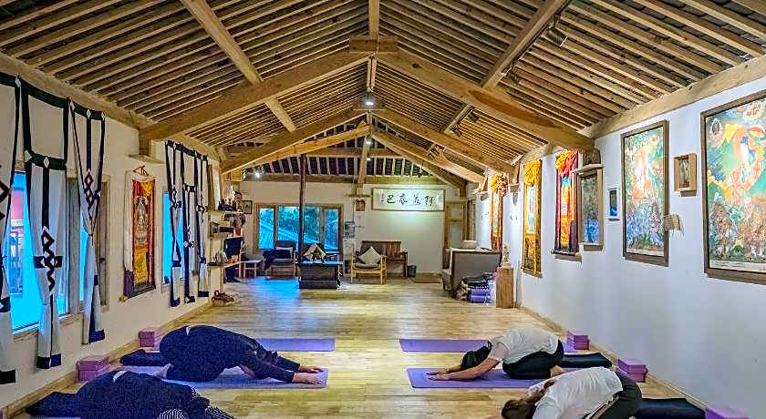 Arro Khampa by Zinc Journey Lijiang
