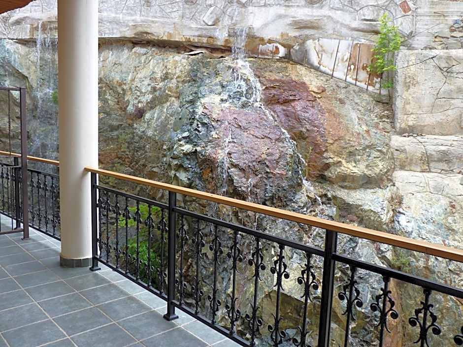 Mountain Rose Hotel & Restaurant