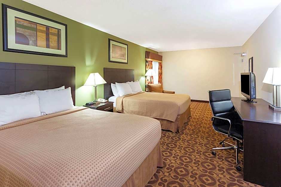 Super 8 by Wyndham Decatur/Dntn/Atlanta Area