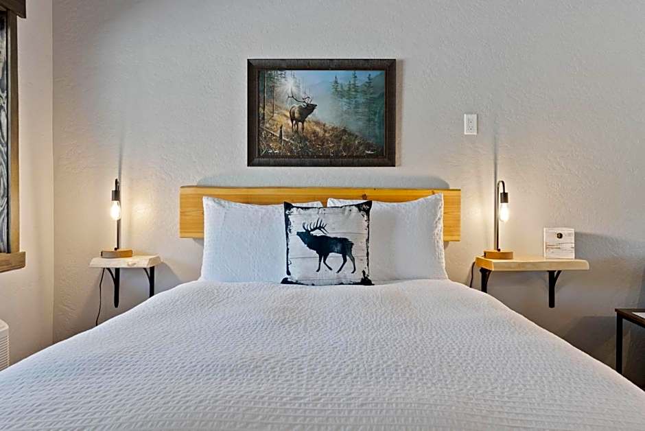 Lake Village Lodge
