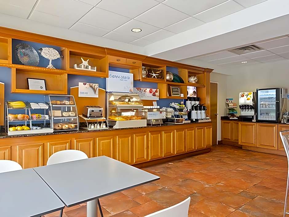 Holiday Inn Express Hotel & Suites Clearwater North/Dunedin By IHG