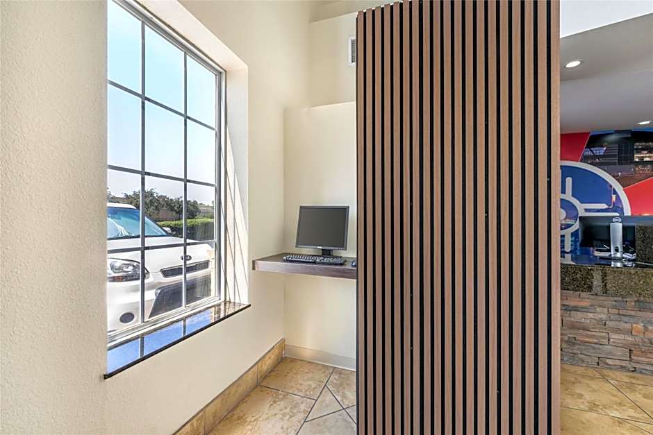 Best Western Plus Eastgate Inn & Suites