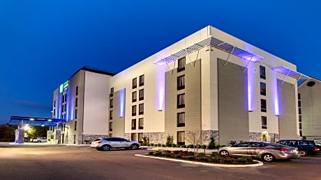 Holiday Inn Express & Suites Jackson Downtown - Coliseum, an IHG Hotel