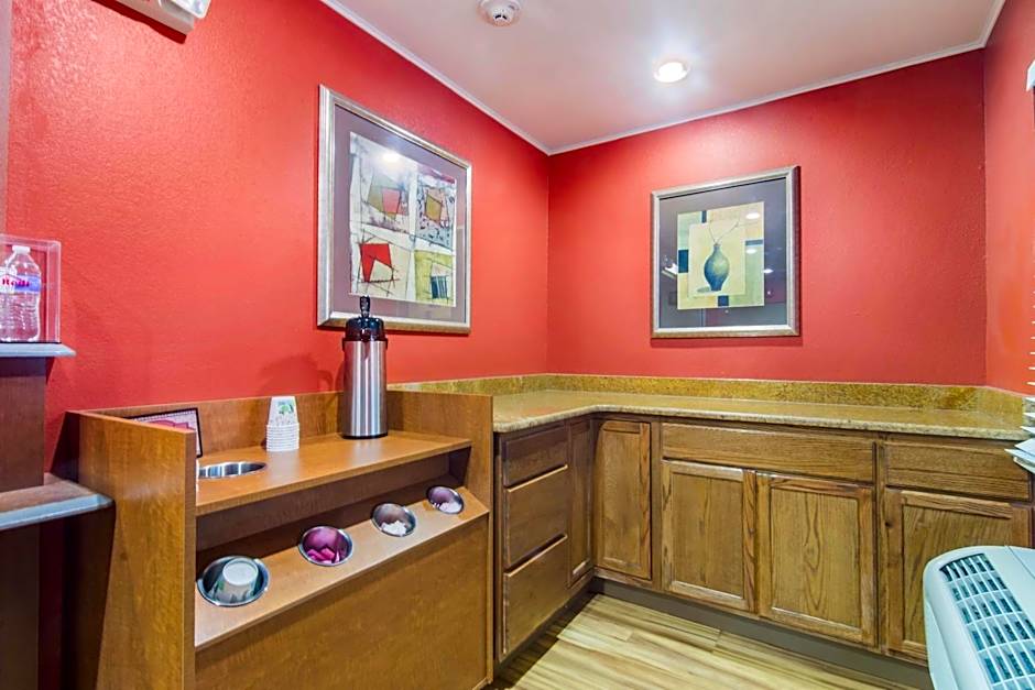 HomeTowne Studios & Suites Bentonville