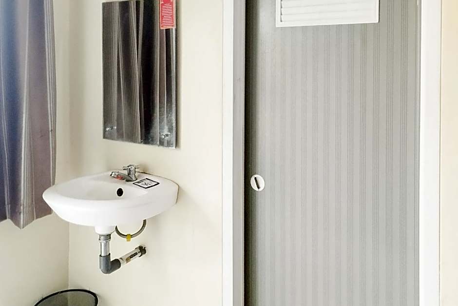 RedDoorz Syariah @ Shakira Alesha Enggal