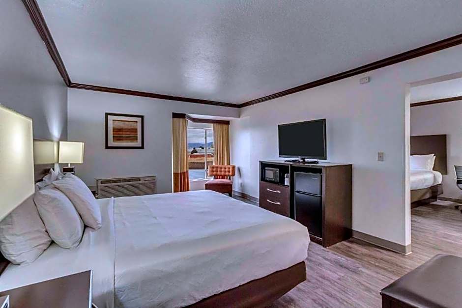 Photo 1 of 1 of 1 King Bed and 1 Queen Bed Suite, Accessible