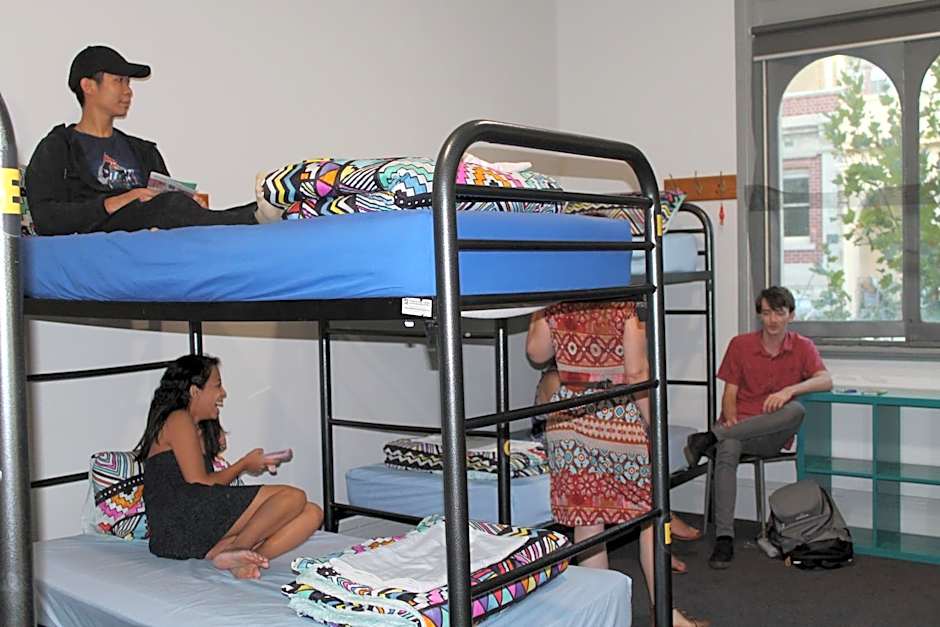 Britannia on William Backpackers