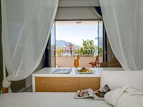 Junior Suite with Terrace and Sea View
