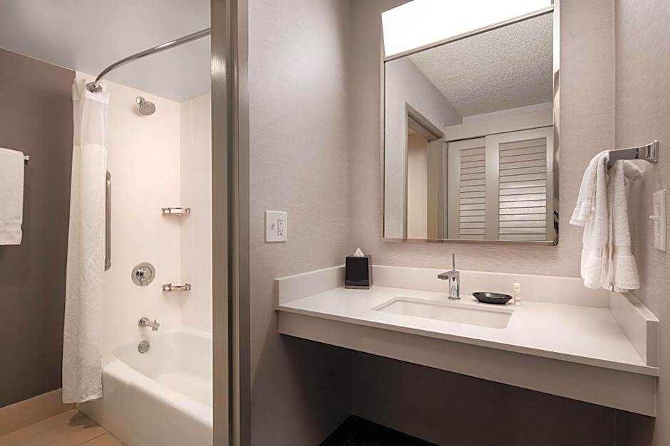 Courtyard by Marriott Fresno