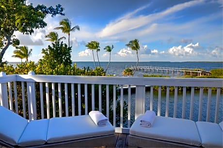 One-Bedroom Suite with Large Terrace and Bay View