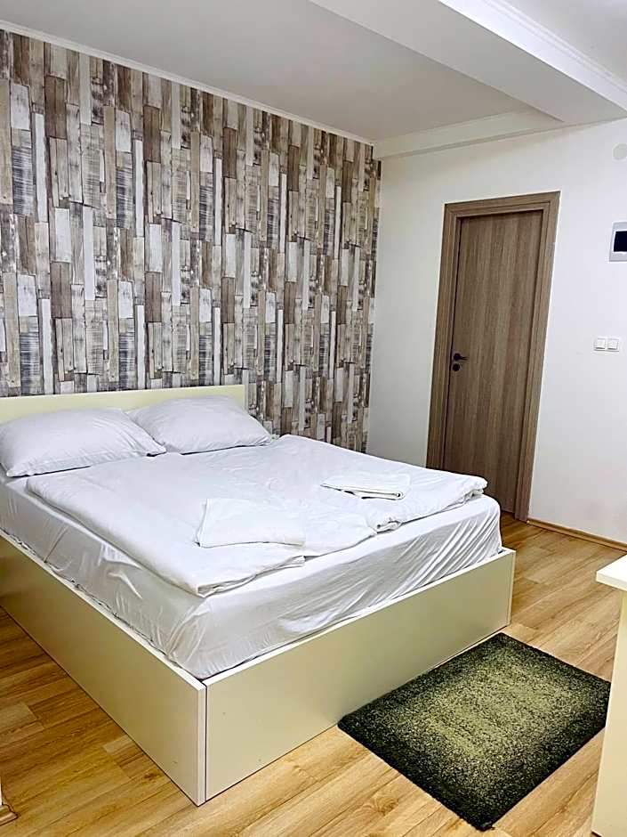 Easy Star Hotel
