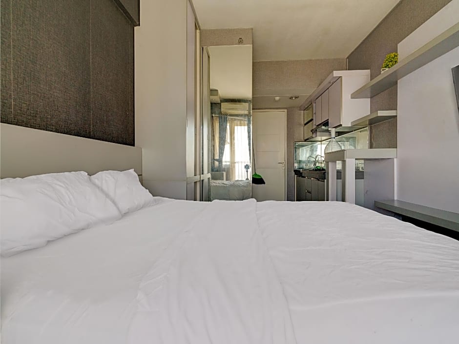 OYO Life 92889 Apartement Grand Sentraland Karawang By A.t Room