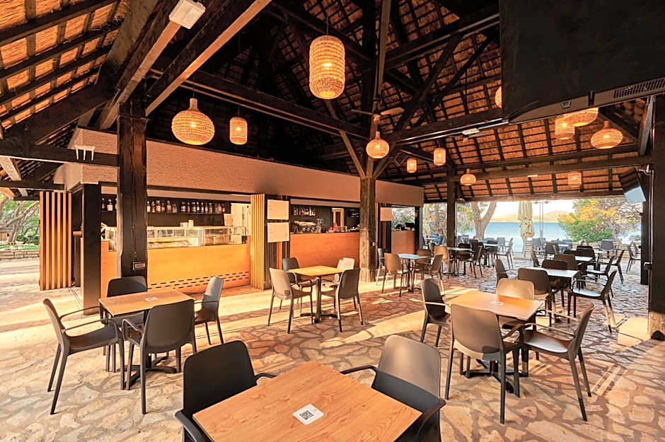 Pine Beach Pakostane - All Inclusive light