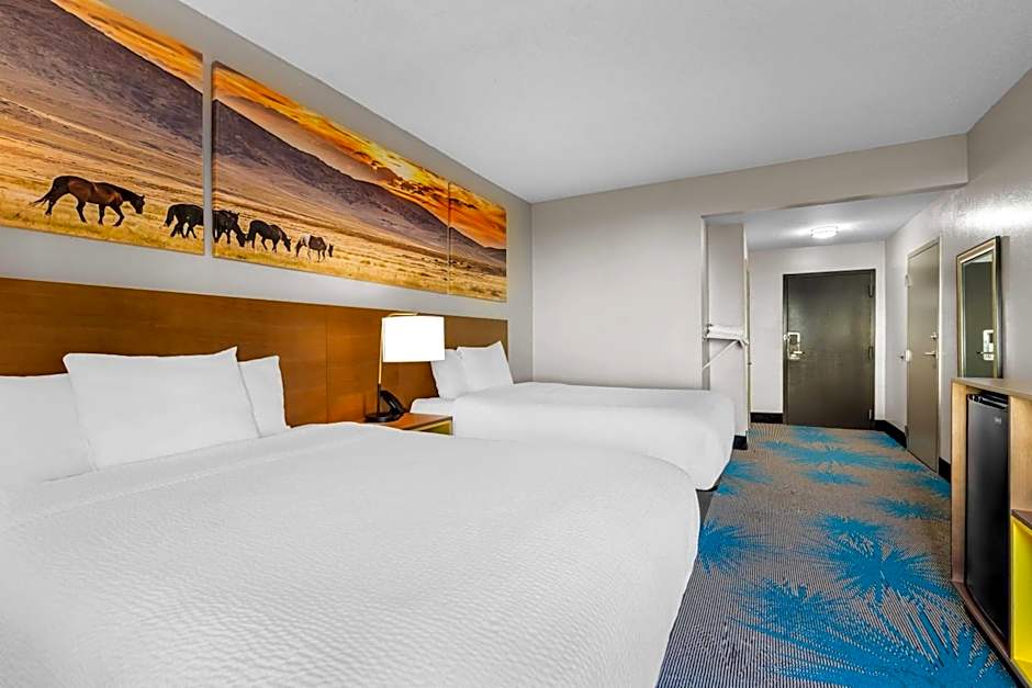 Days Inn & Suites by Wyndham Ridgeland