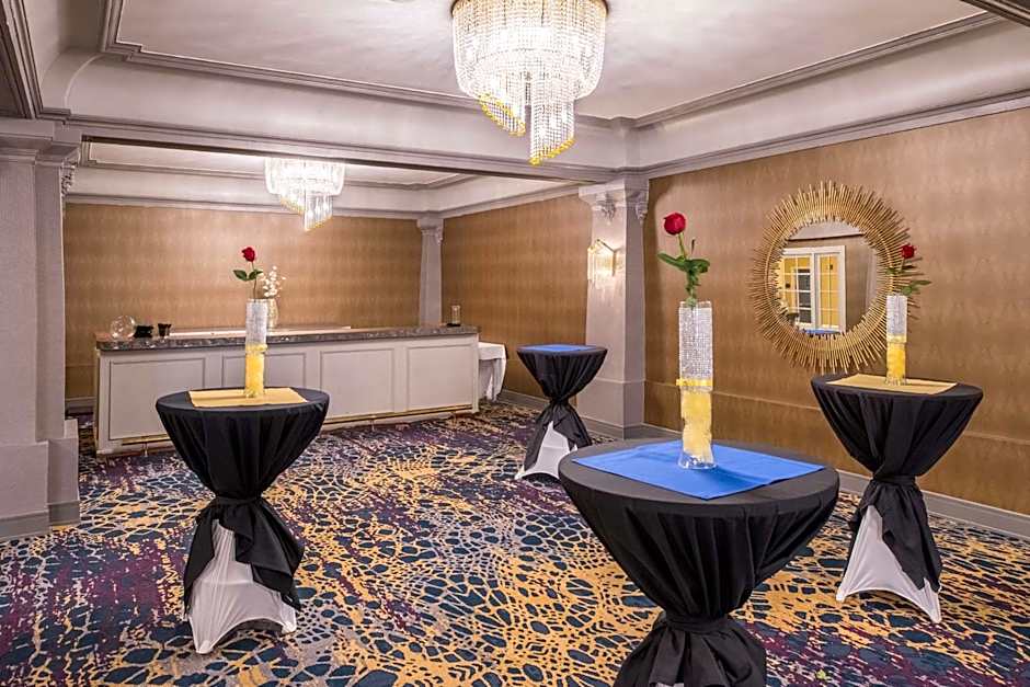 DoubleTree by Hilton Hotel Utica