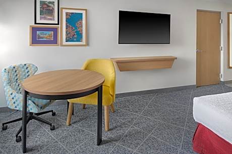 King Room with Accessible Tub - Mobility and Hearing Access/Non-Smoking