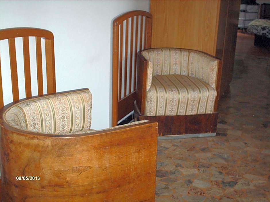 Hotel Triana e Tyche