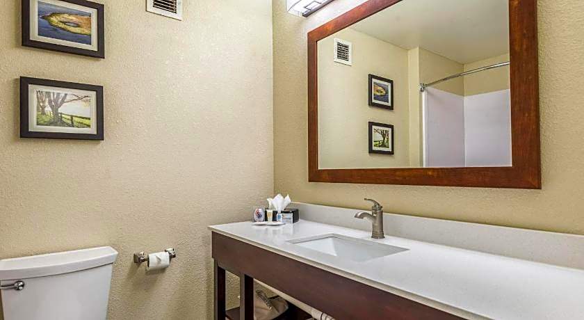 Comfort Inn & Suites Dayton North