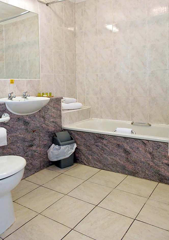 Roydon Marina Village Hotel