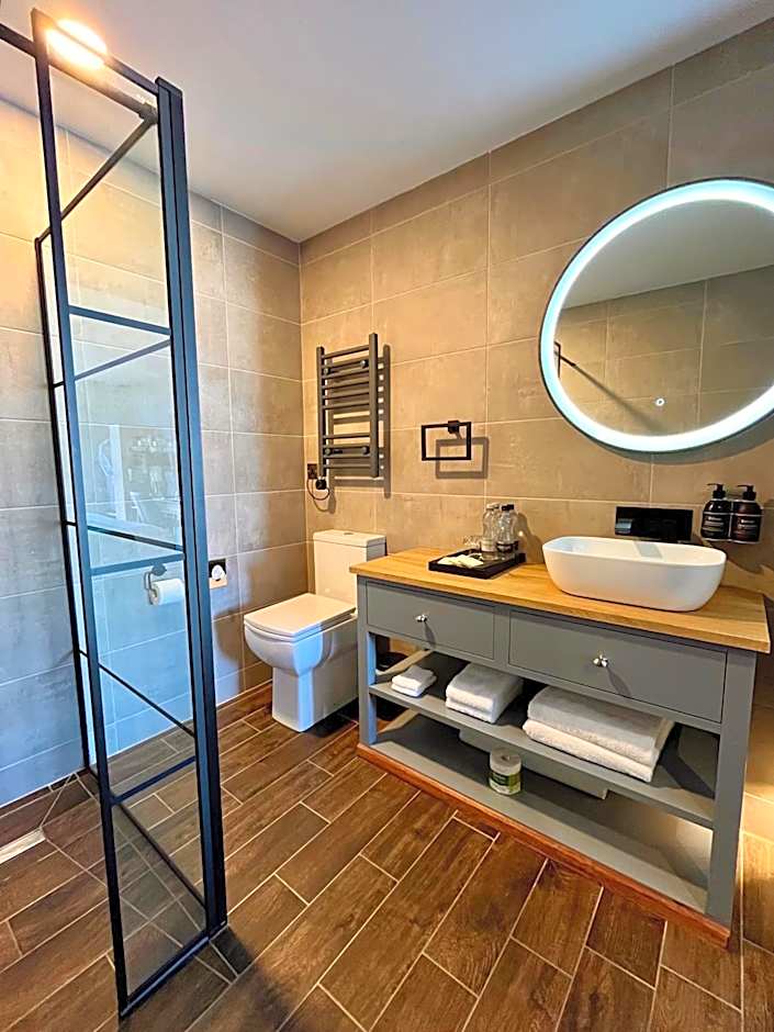 Pinnacle Suites Hotel