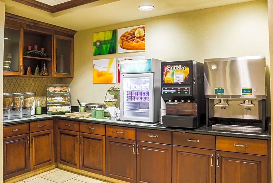 Quality Inn & Suites Airport North