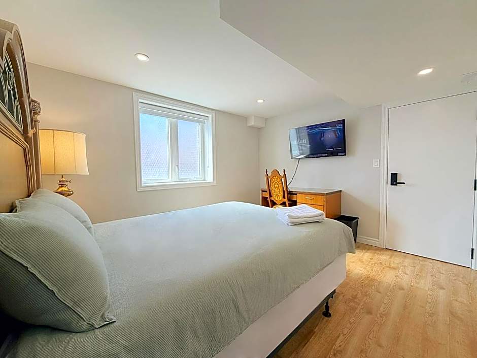 Cozy Rooms in Bright Walkout Suite - Newly Renovated in 2026