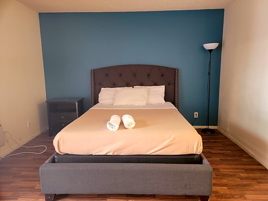 Charming Hotel Style Beverly Hills