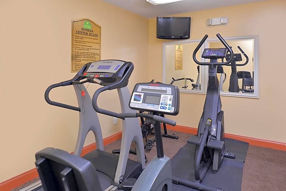 Douglas Inn & Suites Cleveland