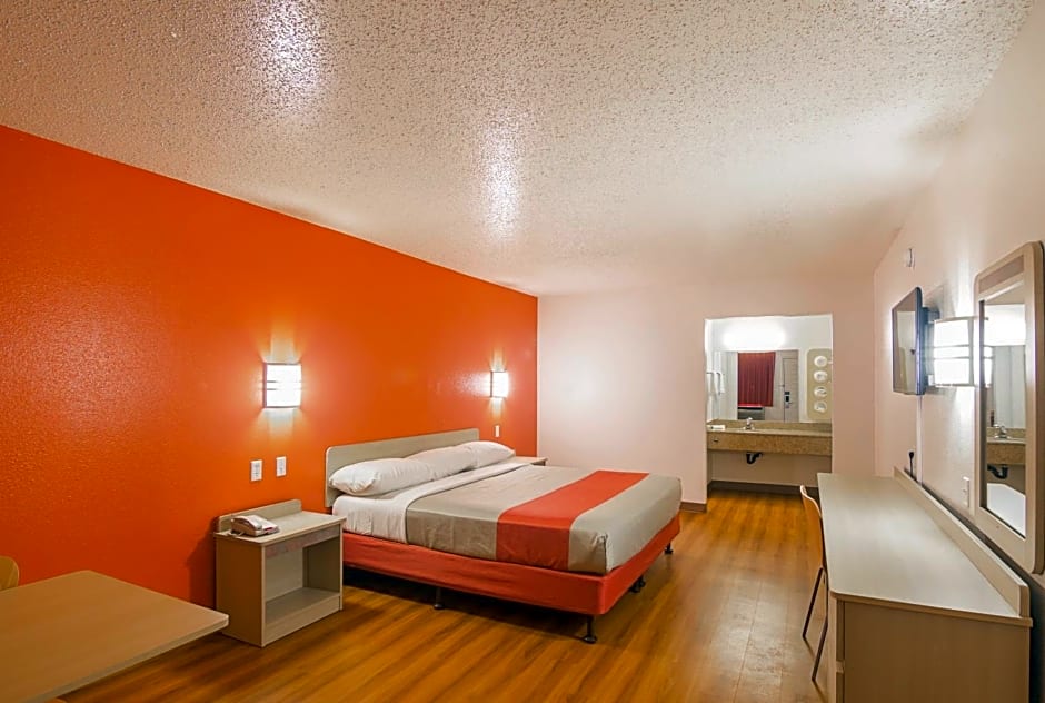 Motel 6-Lawton, OK