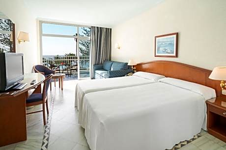 Family Room with Sea View (3 Adults + 1 Child)