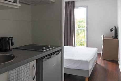 Business Suite with Twin Beds