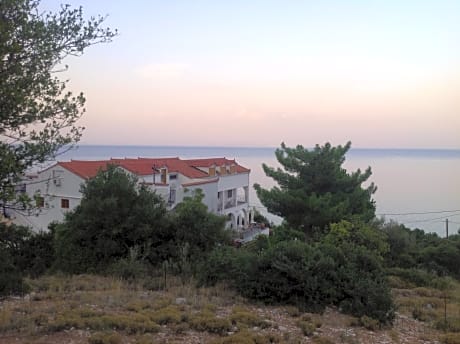Travlos Studios