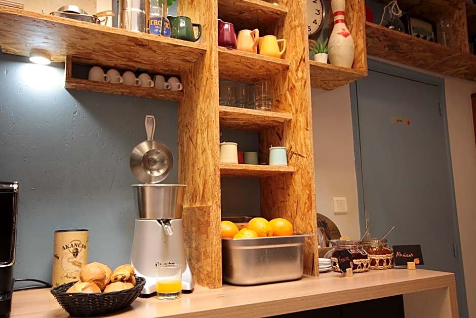 Hôtel Des Arts, Artisanal et Indépendant