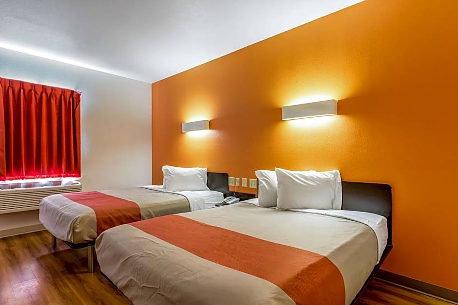 Motel 6-Jourdanton, TX