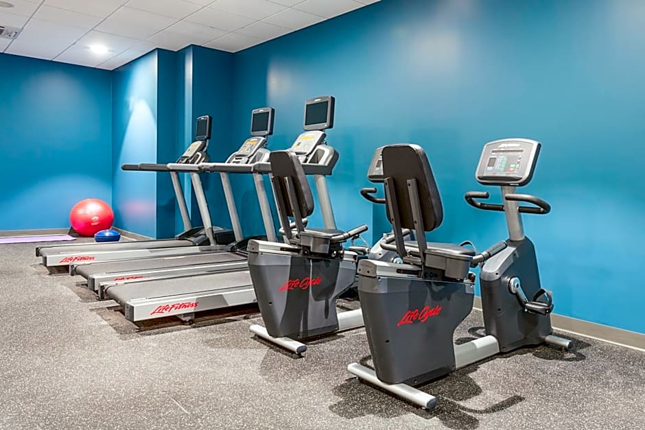Holiday Inn Express & Suites Panama City Beach - Beachfront By IHG