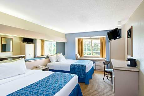 Queen Room with Two Queen Beds and Mobility/Hearing Access - Non-Smoking
