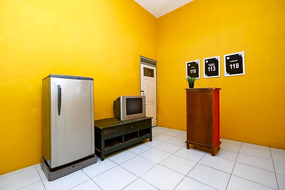 OYO Life 2867 Kos Kuning