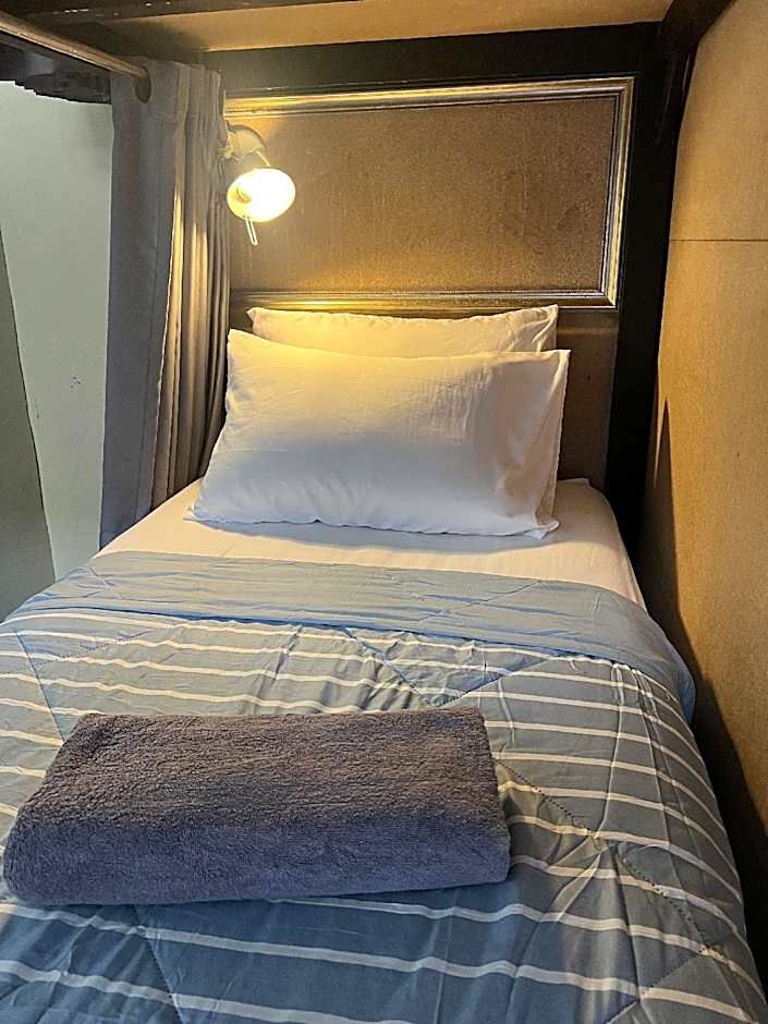 2Street Hostel At Surathani